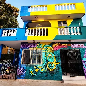 sundaze-hostel.mazatlan-hotels.com/